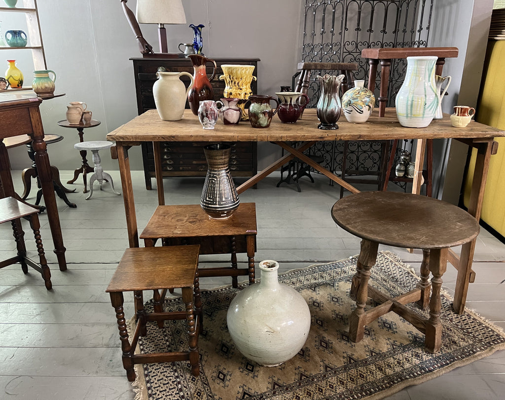 店舗を持たない作家さんへ。展示が変わるアンティーク什器リース