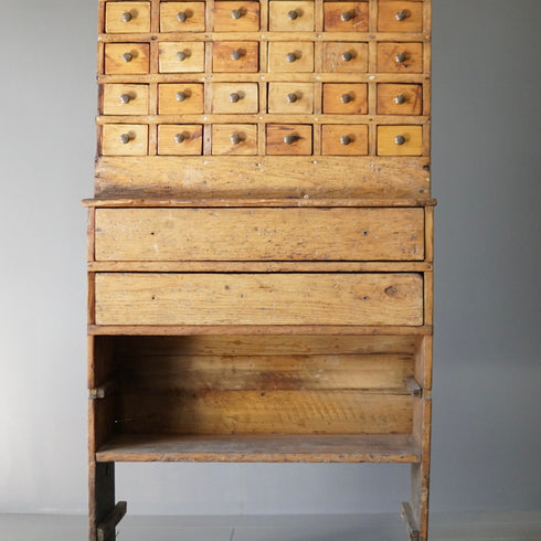 0033 アンティークキャビネット