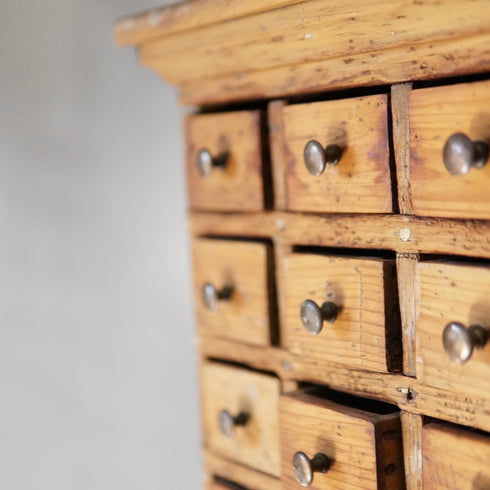 0033 アンティークキャビネット