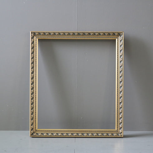 G557 額縁 高さ67㎝ 幅60㎝ 奥行6㎝