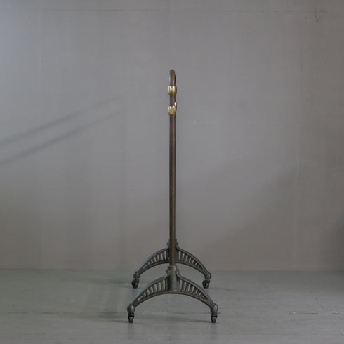 A567 ハンガーラック 伸縮 真鍮×アイアン キャスター付き 什器 高さ139㎝ 幅122㎝ 奥行50㎝