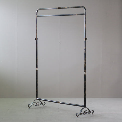 A568 ハンガーラック 伸縮 金属製 什器 高さ145㎝ 幅123㎝ 奥行41㎝