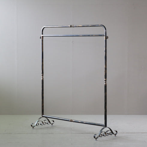 A568 ハンガーラック 伸縮 金属製 什器 高さ145㎝ 幅123㎝ 奥行41㎝