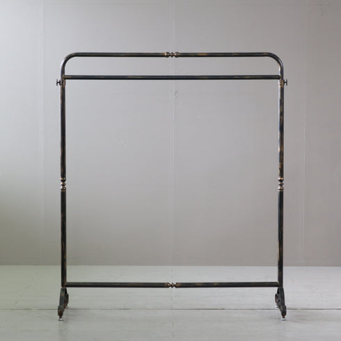 A568 ハンガーラック 伸縮 金属製 什器 高さ145㎝ 幅123㎝ 奥行41㎝