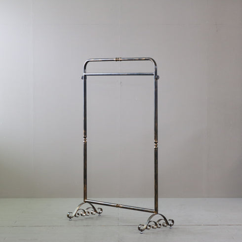 A575 ハンガーラック 伸縮 金属製 什器 高さ144㎝ 幅93㎝ 奥行41㎝