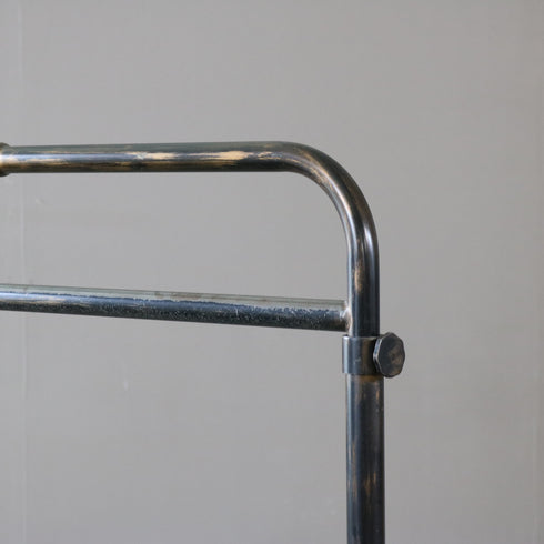 A575 ハンガーラック 伸縮 金属製 什器 高さ144㎝ 幅93㎝ 奥行41㎝