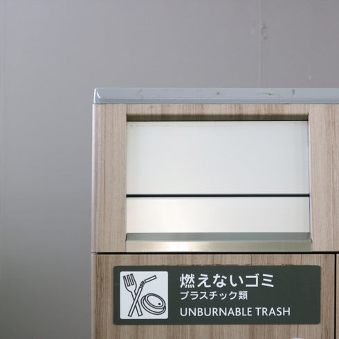 C598 業務用ダストボックス 金属製 キャスター付き 高さ103㎝ 幅84㎝ 奥行65㎝