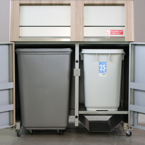 C598 業務用ダストボックス 金属製 キャスター付き 高さ103㎝ 幅84㎝ 奥行65㎝