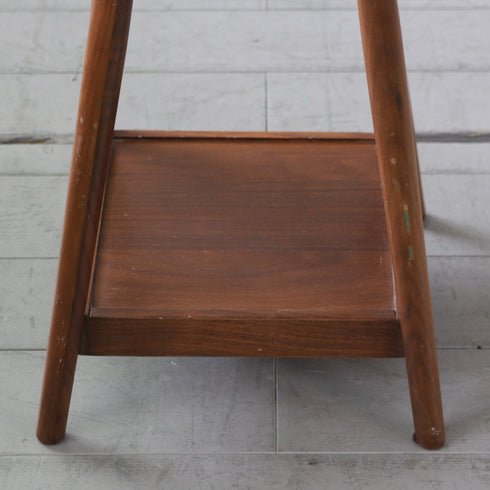 C600 サイドテーブル 木製 什器 高さ58㎝ 幅44㎝ 奥行44㎝