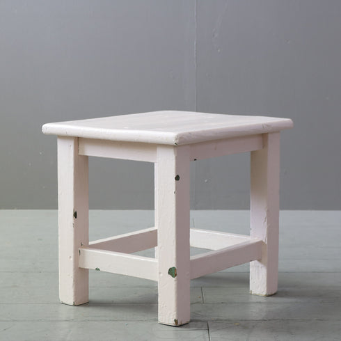 C606 白スツール 展示台 木製 輸入家具 高さ37㎝ 幅40㎝ 奥行き35㎝