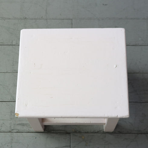 C606 白スツール 展示台 木製 輸入家具 高さ37㎝ 幅40㎝ 奥行き35㎝