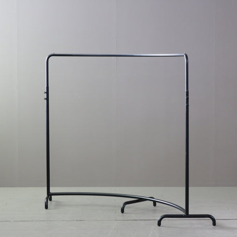 A608 ラウンドハンガーラック 黒 金属製 伸縮 什器 高さ126㎝ 幅174㎝ 奥行き60㎝