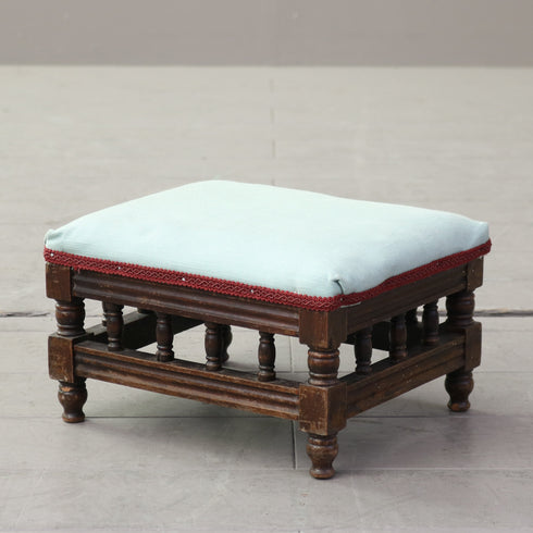 C625 布フットスツール 木製 輸入家具 高さ18㎝ 幅30㎝ 奥行き25㎝