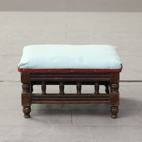 C625 布フットスツール 木製 輸入家具 高さ18㎝ 幅30㎝ 奥行き25㎝