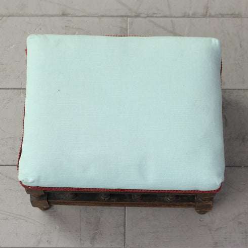 C625 布フットスツール 木製 輸入家具 高さ18㎝ 幅30㎝ 奥行き25㎝