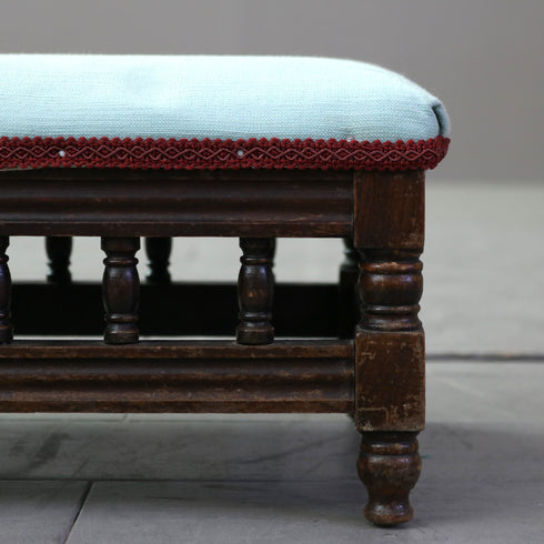 C625 布フットスツール 木製 輸入家具 高さ18㎝ 幅30㎝ 奥行き25㎝