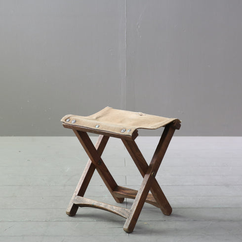 C653 折り畳みチェア 木製 輸入家具 高さ33㎝ 幅31㎝ 奥行き25㎝