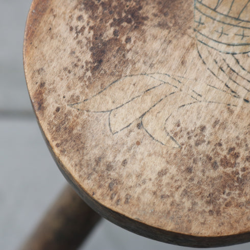 C656 クローバー型卓上スツール 木製 輸入家具 高さ30㎝ 幅32㎝ 奥行き32㎝