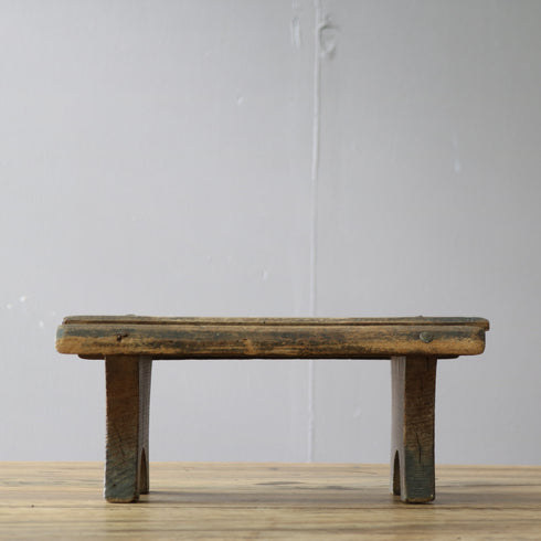 C676 アンティーク 卓上スツール 木製 ドイツ輸入家具 高さ13㎝ 幅31㎝ 奥行き18㎝