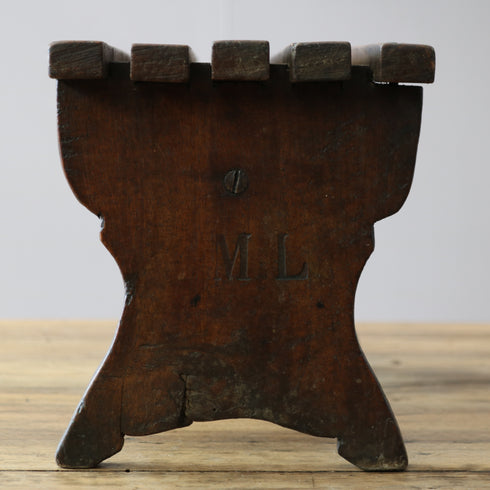 C677 アンティーク 卓上スツール 木製 ドイツ輸入家具 高さ18㎝ 幅36㎝ 奥行き16㎝