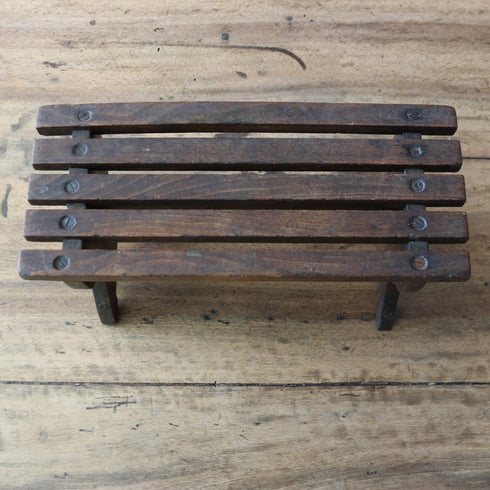 C677 アンティーク 卓上スツール 木製 ドイツ輸入家具 高さ18㎝ 幅36㎝ 奥行き16㎝