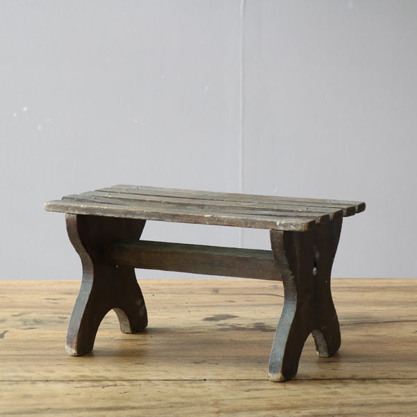C678 アンティーク 卓上スツール 木製 ドイツ輸入家具 高さ16㎝ 幅30㎝ 奥行き16㎝