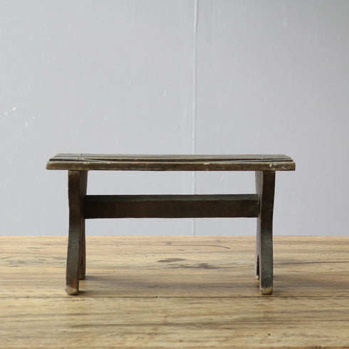 C678 アンティーク 卓上スツール 木製 ドイツ輸入家具 高さ16㎝ 幅30㎝ 奥行き16㎝