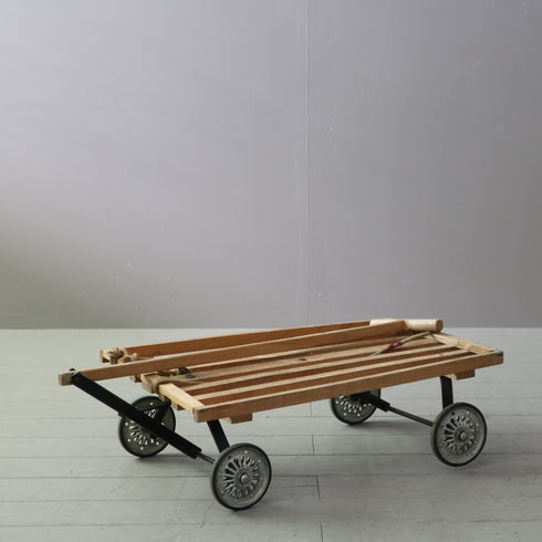 C682 トローリー 木製 ドイツ輸入家具 高さ21㎝ 幅43㎝ 奥行き68㎝