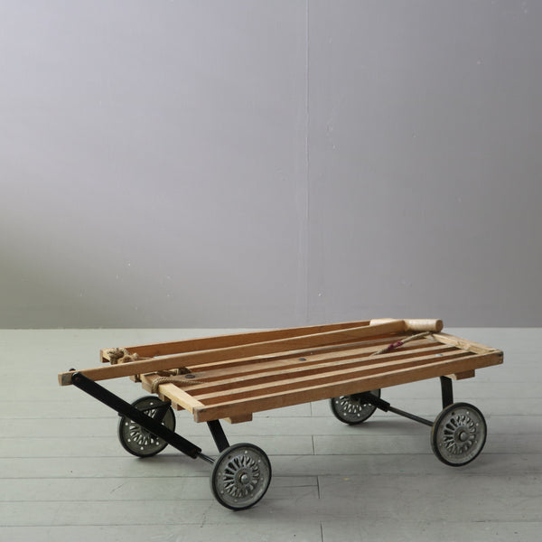 C682 トローリー 木製 ドイツ輸入家具 高さ21㎝ 幅43㎝ 奥行き68㎝