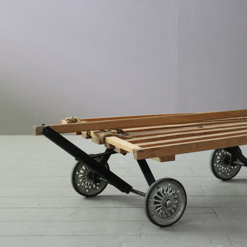 C682 トローリー 木製 ドイツ輸入家具 高さ21㎝ 幅43㎝ 奥行き68㎝