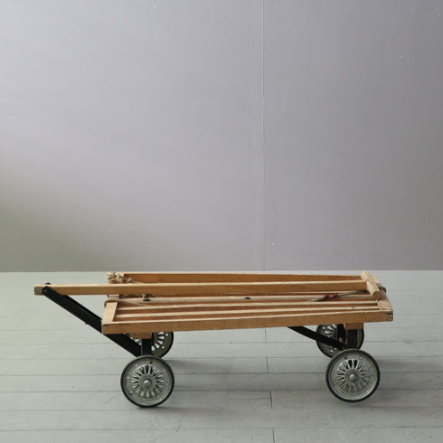 C682 トローリー 木製 ドイツ輸入家具 高さ21㎝ 幅43㎝ 奥行き68㎝