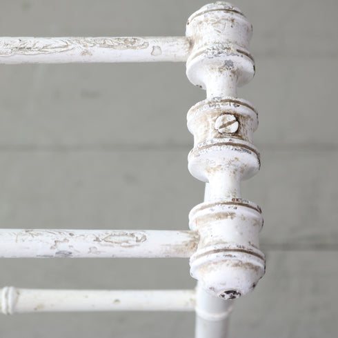 C686 タオルラック 白 木製 ドイツ輸入家具 高さ76㎝ 幅68㎝ 奥行き28㎝