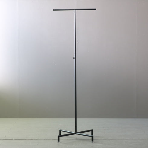 A689 T字ハンガーラック 黒 金属製 什器 高さ112㎝ 幅53㎝ 奥行き43㎝