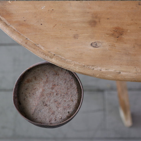 【C701】 ヴィンテージ 丸テーブル 木製 ドイツ輸入家具 高さ76㎝ 幅55㎝ 奥行き55㎝