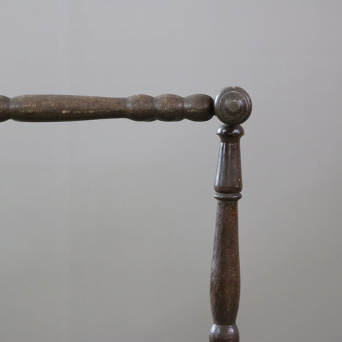 アンティーク タオルスタンド イギリス輸入家具 木製 高さ75㎝ 幅58㎝ 奥行き26㎝ 【C702】