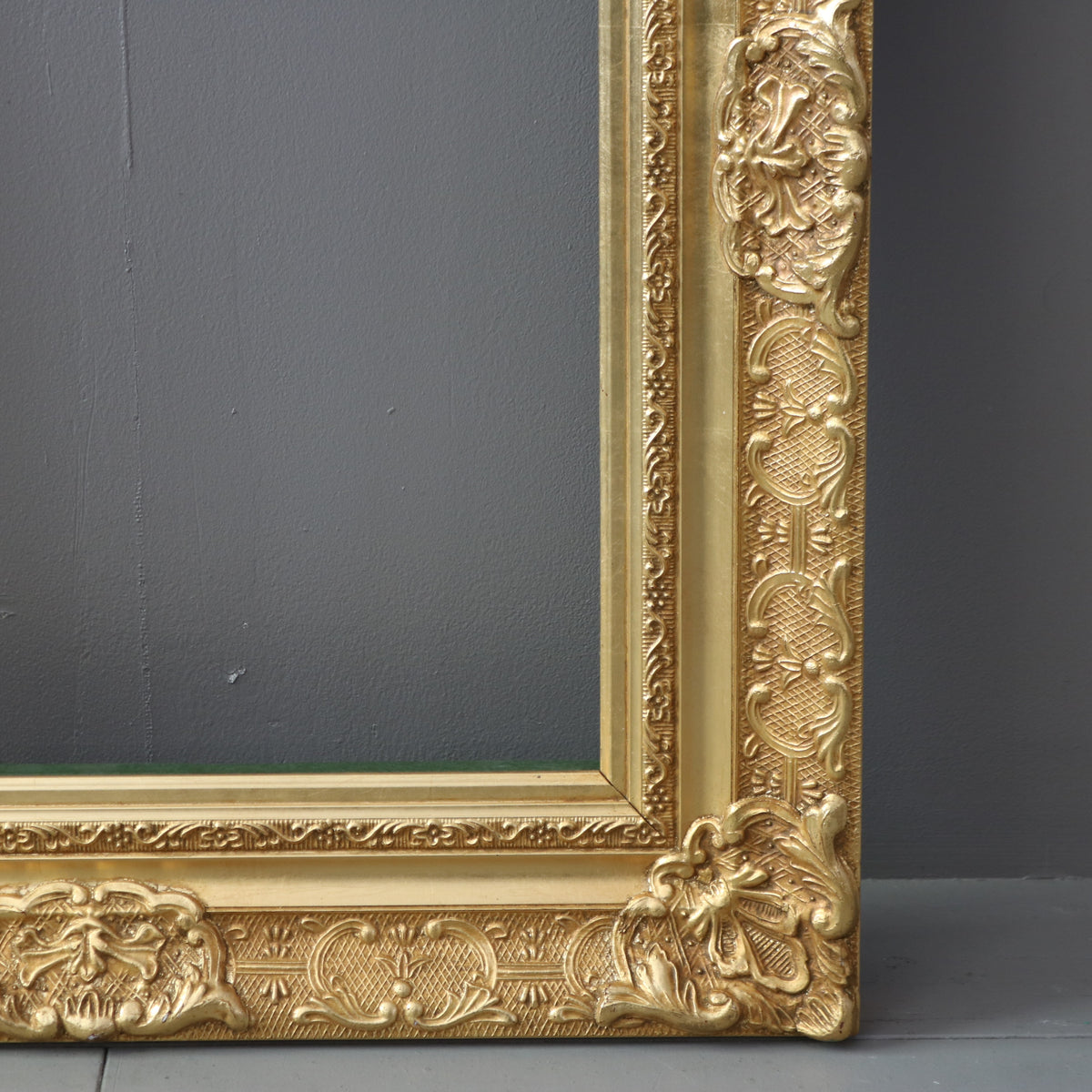 最終値下げ⭐️装飾的なゴールド木製額縁（昭和レトロ） レトロな豪華装飾付き銀色木製額縁 フレーム (油彩額縁)SMサイズ【中古