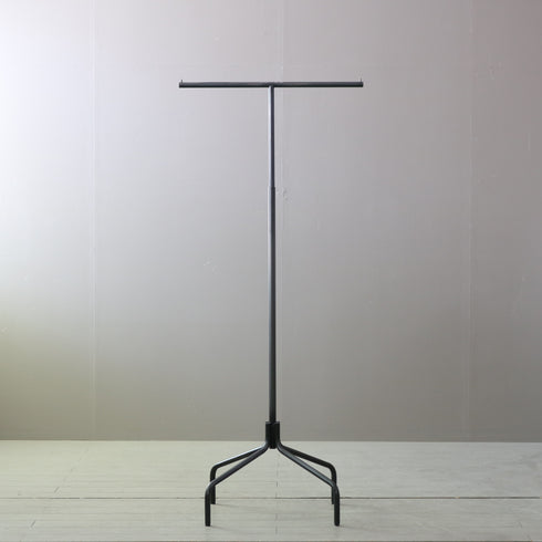 T字ハンガーラック 黒 伸縮 金属製 什器 高さ136㎝ 幅70㎝ 奥行き50㎝ 【A754】
