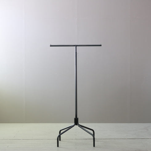 T字ハンガーラック 黒 伸縮 金属製 什器 高さ136㎝ 幅70㎝ 奥行き50㎝ 【A754】