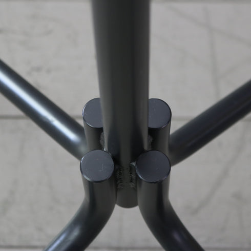 T字ハンガーラック 黒 伸縮 金属製 什器 高さ136㎝ 幅70㎝ 奥行き50㎝ 【A754】