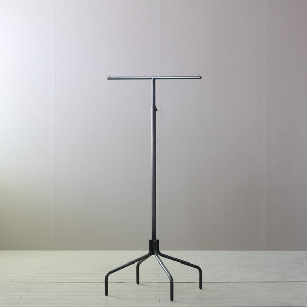 T字ハンガーラック 黒 伸縮 金属製 什器 高さ146㎝ 幅70㎝ 奥行き50㎝ 【A755】
