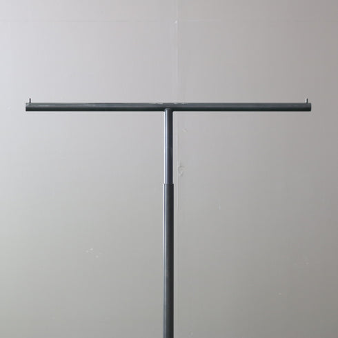 T字ハンガーラック 黒 伸縮 金属製 什器 高さ146㎝ 幅70㎝ 奥行き50㎝ 【A755】