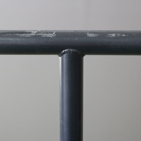 T字ハンガーラック 黒 伸縮 金属製 什器 高さ146㎝ 幅70㎝ 奥行き50㎝ 【A755】