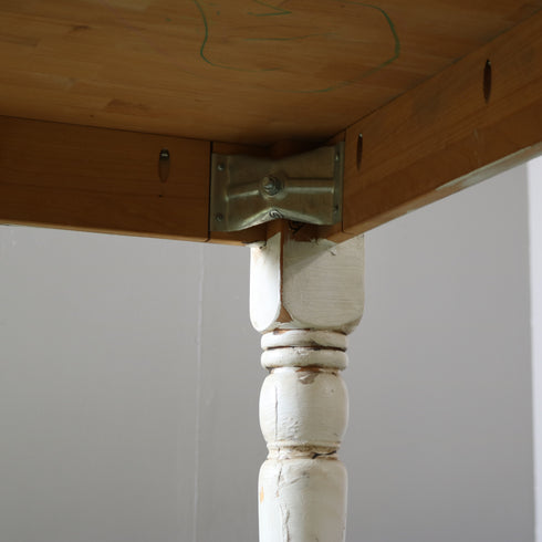 アンティーク調テーブル 白 木製 高さ71㎝ 幅152㎝ 奥行き86㎝ 【C793】