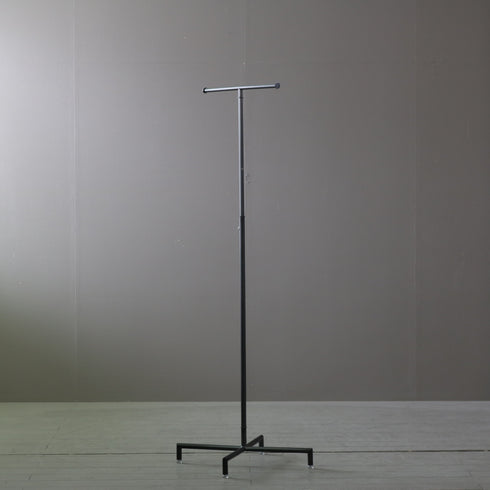 T字ハンガーラック 黒 伸縮 金属製 高さ112㎝ 幅53㎝ 奥行き43㎝ 【A799】