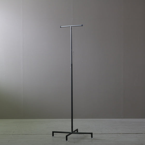 T字ハンガーラック 黒 伸縮 金属製 高さ112㎝ 幅53㎝ 奥行き43㎝ 【A799】