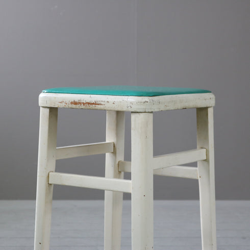 ヴィンテージ キッチンスツール 木製 英国家具 高さ58㎝ 幅33㎝ 奥行き33㎝ 【C800】