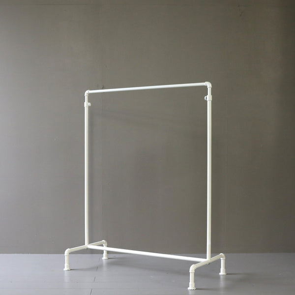 A7 白ハンガーラック 伸縮 金属製 什器 高さ117㎝ 幅94㎝ 奥行46㎝