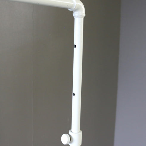 A7 白ハンガーラック 伸縮 金属製 什器 高さ117㎝ 幅94㎝ 奥行46㎝