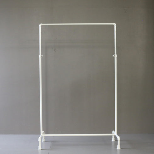 A8 白ハンガーラック 伸縮 金属製 什器 高さ117㎝ 幅94㎝ 奥行46㎝