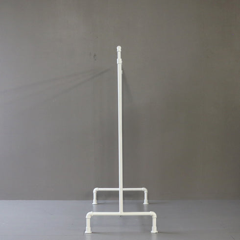 A8 白ハンガーラック 伸縮 金属製 什器 高さ117㎝ 幅94㎝ 奥行46㎝